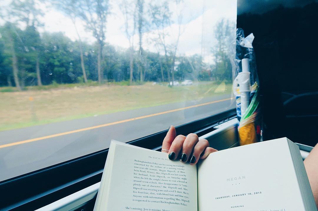 Volviendo leyendo. Terminé "The Cursed Child" y ahora es el turno de "The girl on the train" 