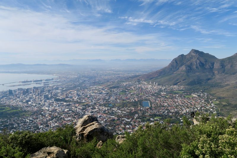 Subir a la Montaña Mesa en Ciudad del Cabo, Sudáfrica.